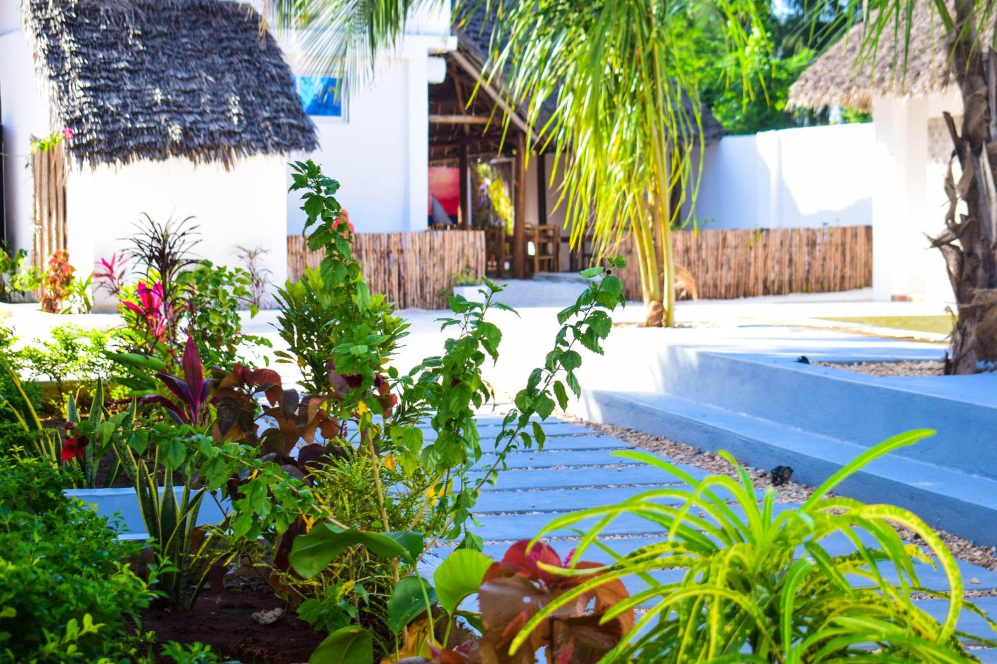 Uhuru House And Restaurant Nungwi Exterior photo